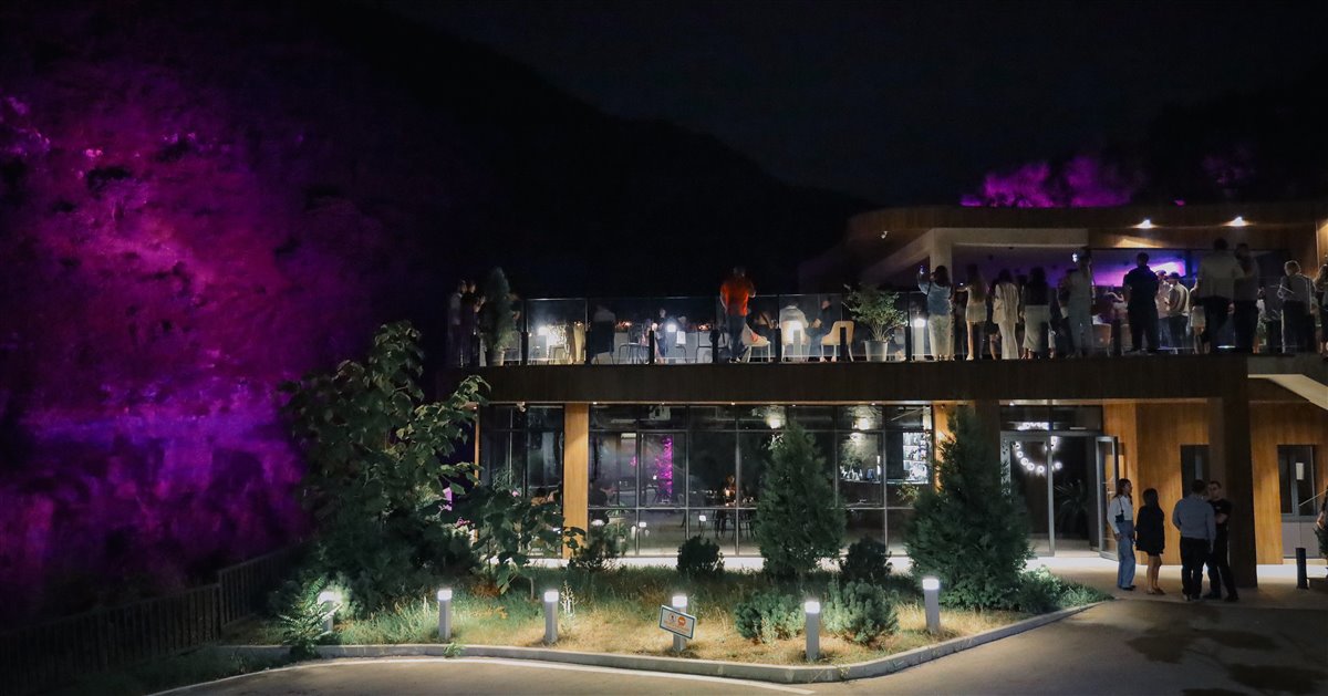 TORNIKE AT BOTANICO